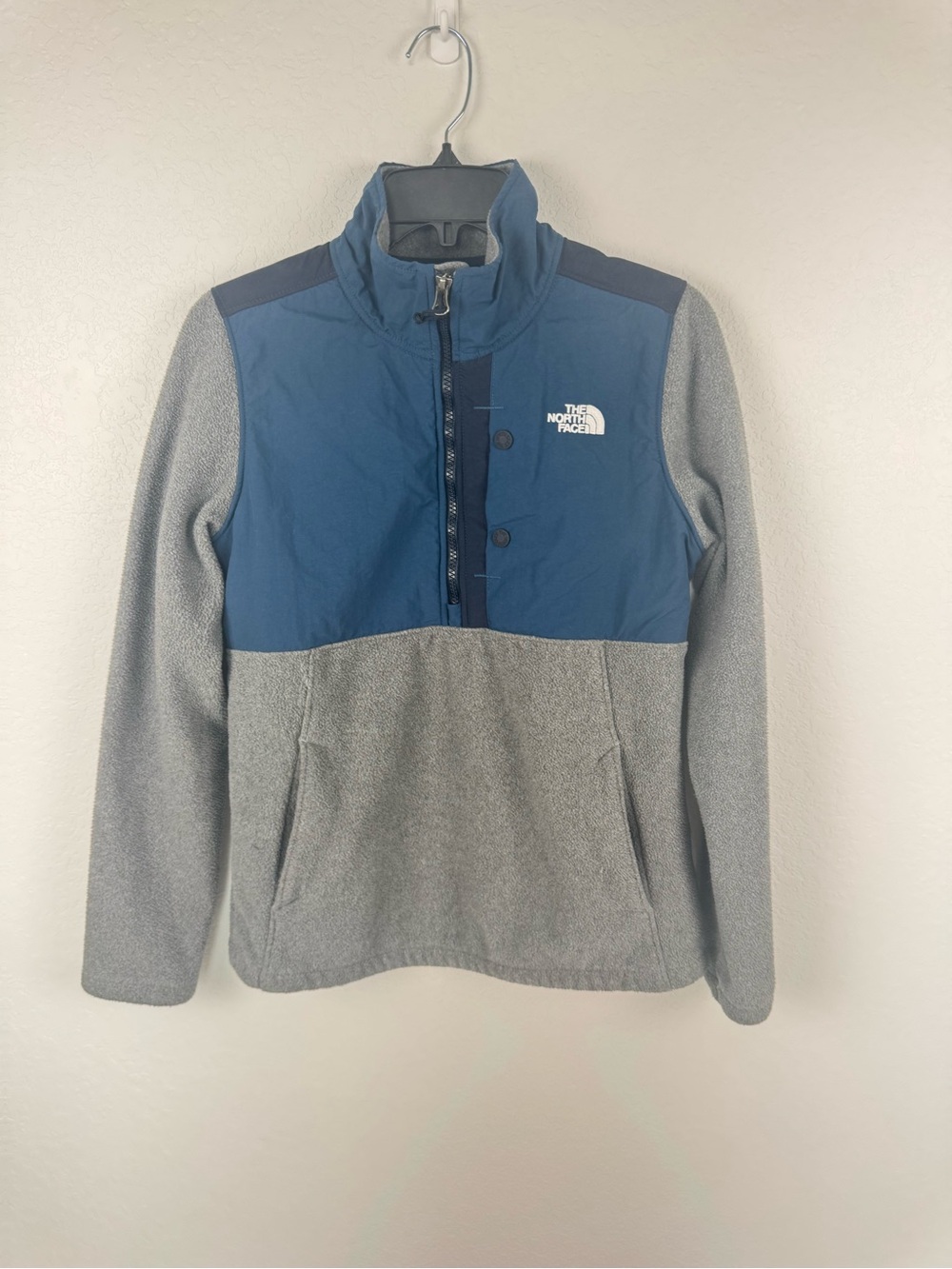 The North Face Women Blue and Gray Half-Zip Pullover Jacket